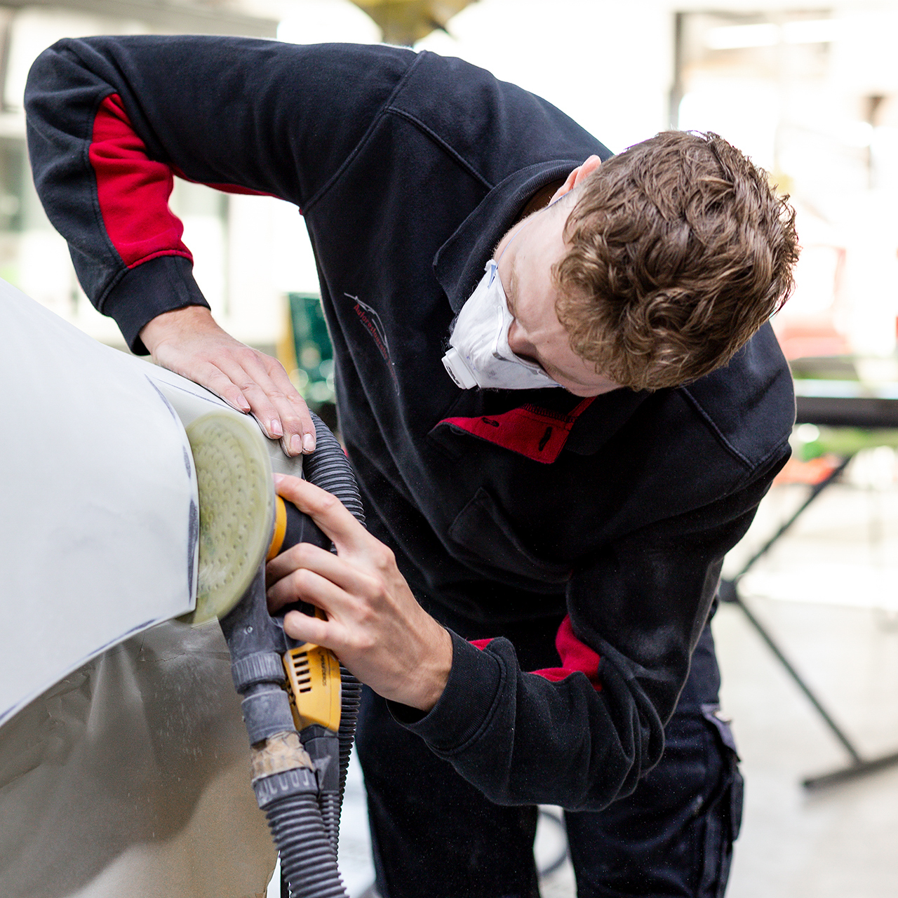 Autorestauratie Raalte, spuitwerk voorbereiden